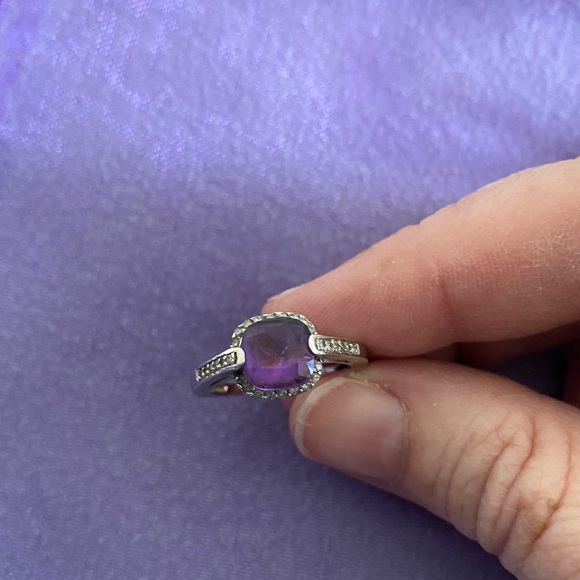 Size 5 Amethyst and 925 sterling silver ring - Picture 1 of 7